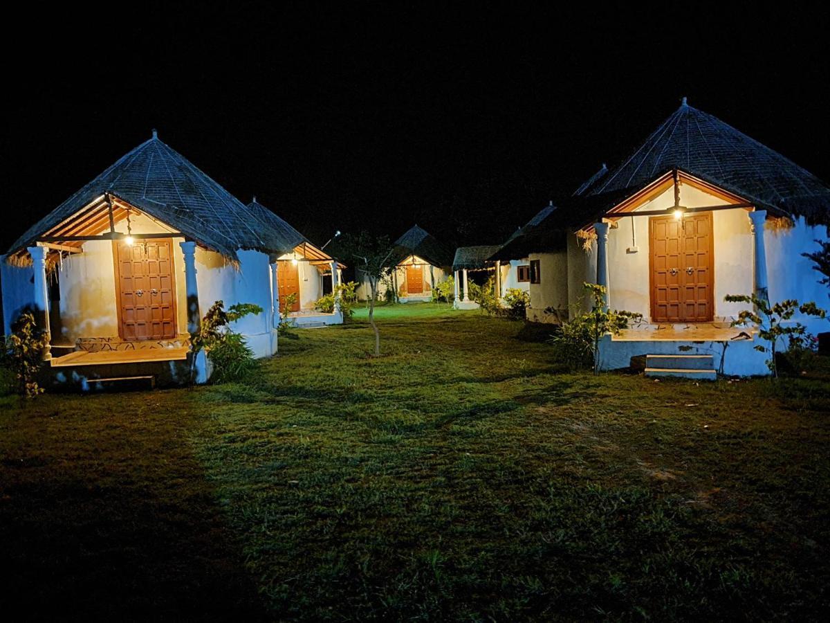 Modhera Sunrise Resort - Tents Bhungas Jungle Restaurants & Candlelight Dining Kalri 외부 사진