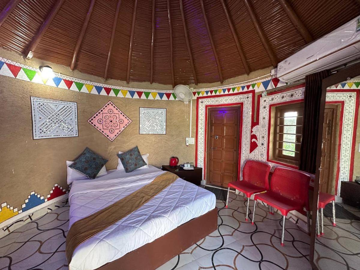 Modhera Sunrise Resort - Tents Bhungas Jungle Restaurants & Candlelight Dining Kalri 외부 사진