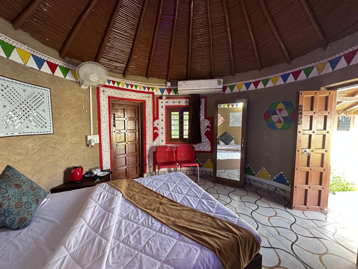 Modhera Sunrise Resort - Tents Bhungas Jungle Restaurants & Candlelight Dining Kalri 외부 사진