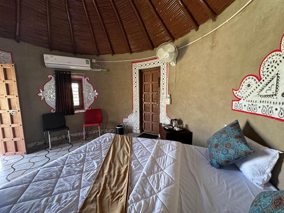 Modhera Sunrise Resort - Tents Bhungas Jungle Restaurants & Candlelight Dining Kalri 외부 사진