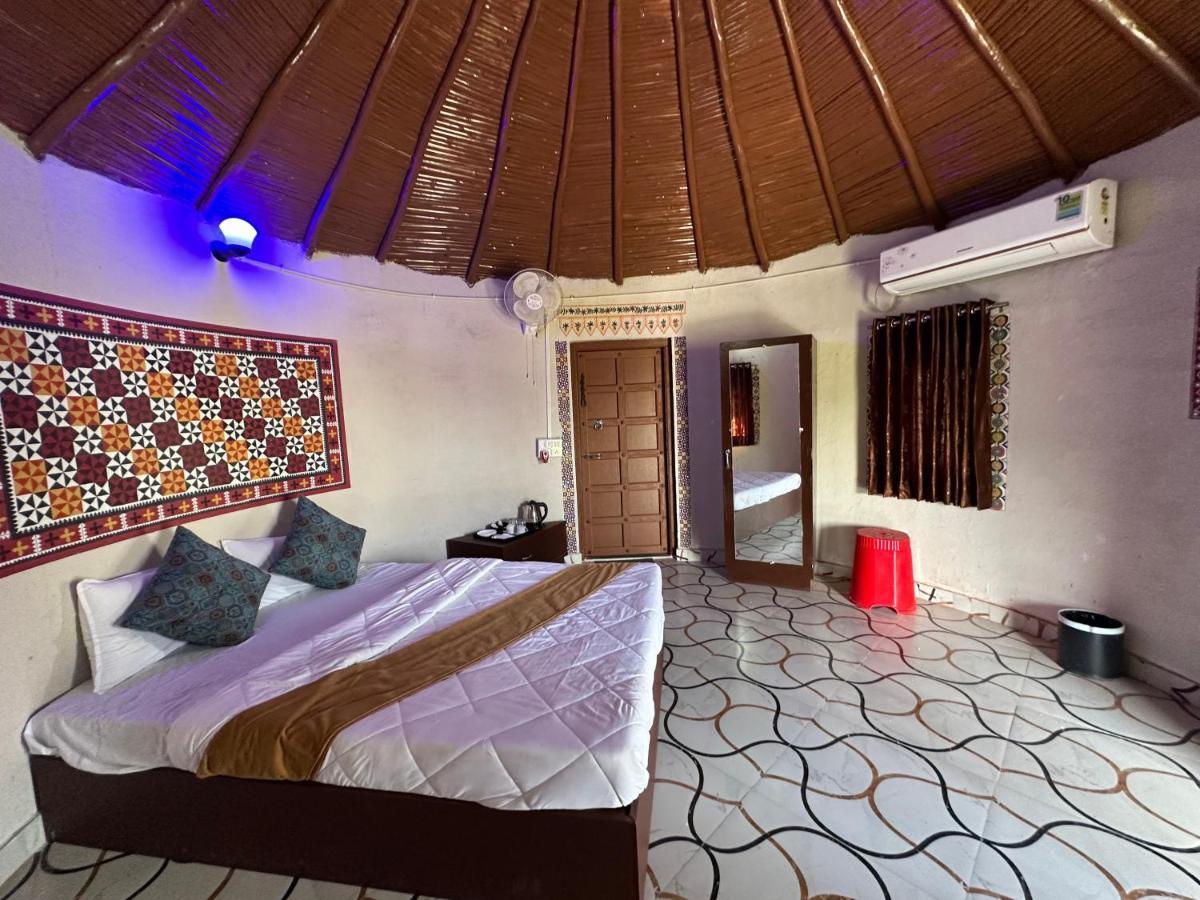 Modhera Sunrise Resort - Tents Bhungas Jungle Restaurants & Candlelight Dining Kalri 외부 사진
