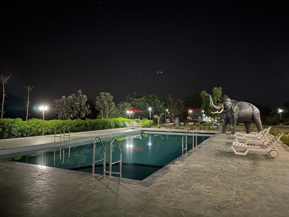 Modhera Sunrise Resort - Tents Bhungas Jungle Restaurants & Candlelight Dining Kalri 외부 사진