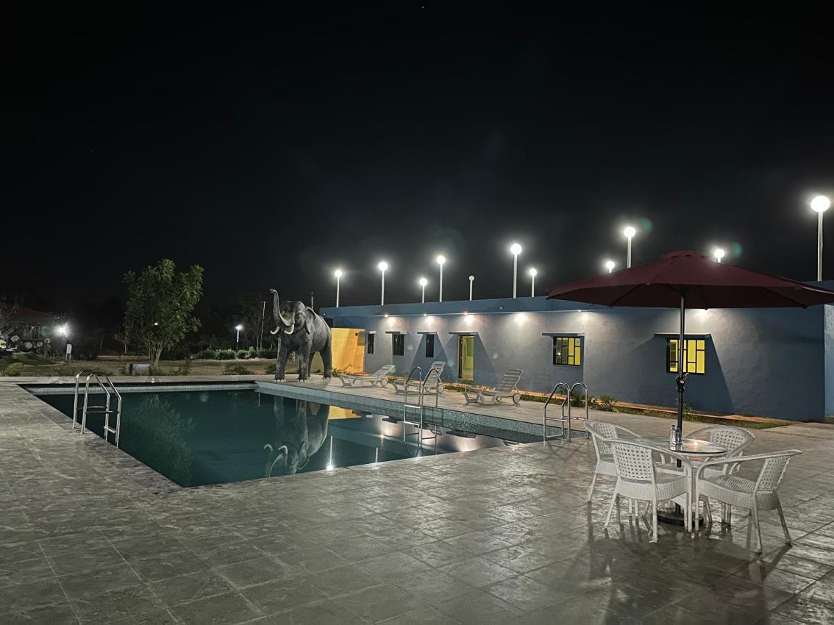 Modhera Sunrise Resort - Tents Bhungas Jungle Restaurants & Candlelight Dining Kalri 외부 사진