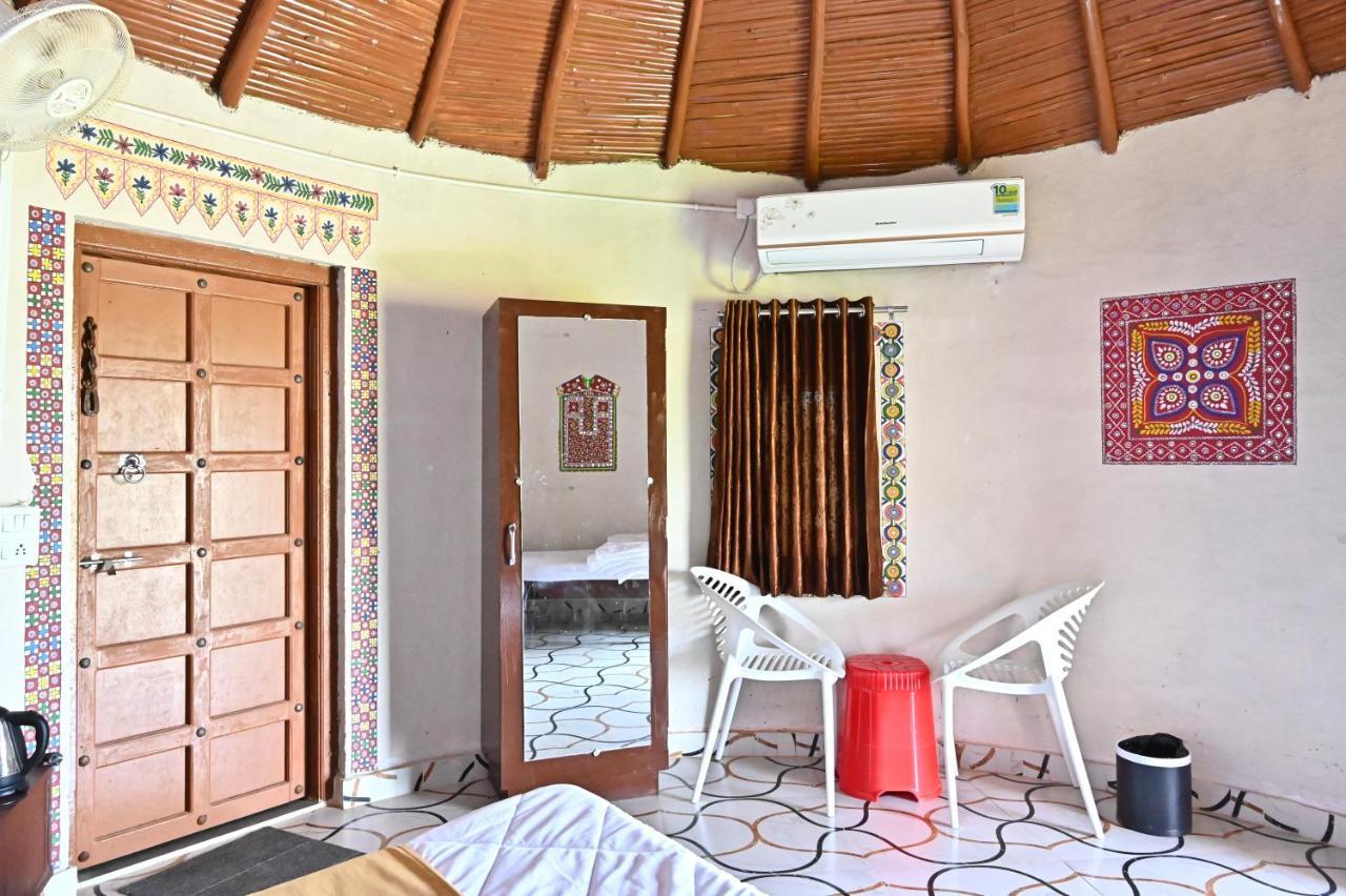 Modhera Sunrise Resort - Tents Bhungas Jungle Restaurants & Candlelight Dining Kalri 외부 사진