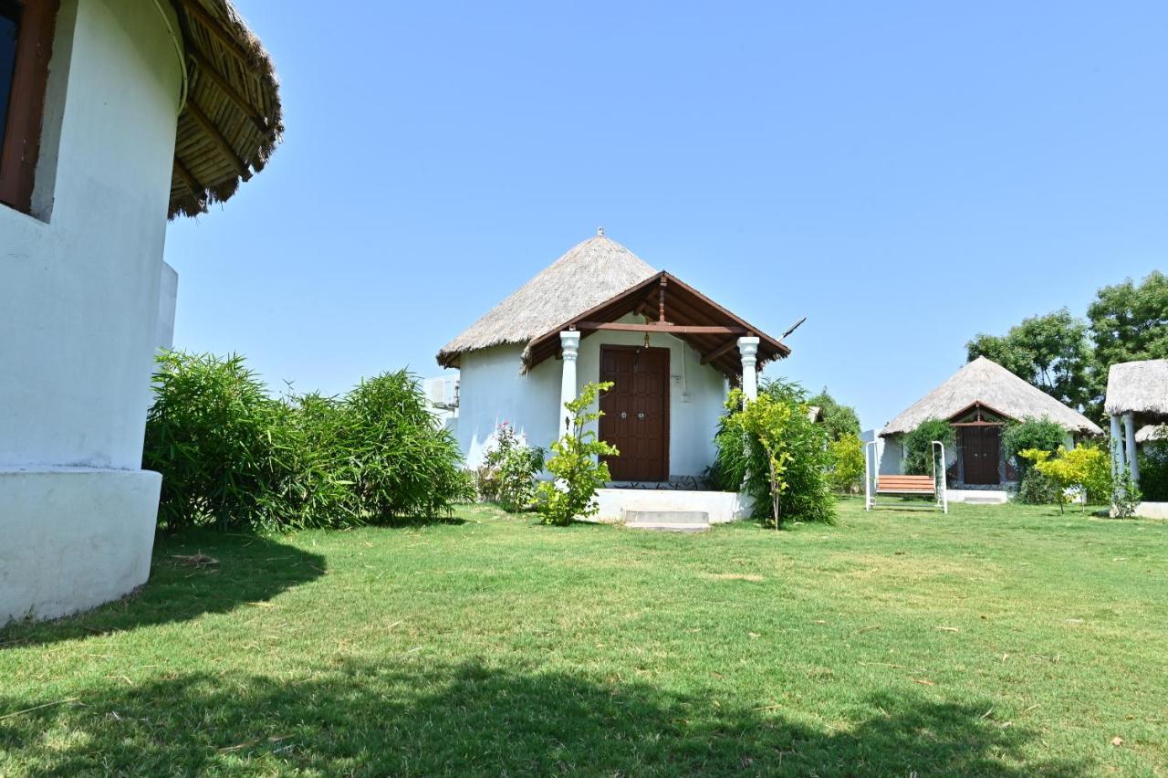 Modhera Sunrise Resort - Tents Bhungas Jungle Restaurants & Candlelight Dining Kalri 외부 사진