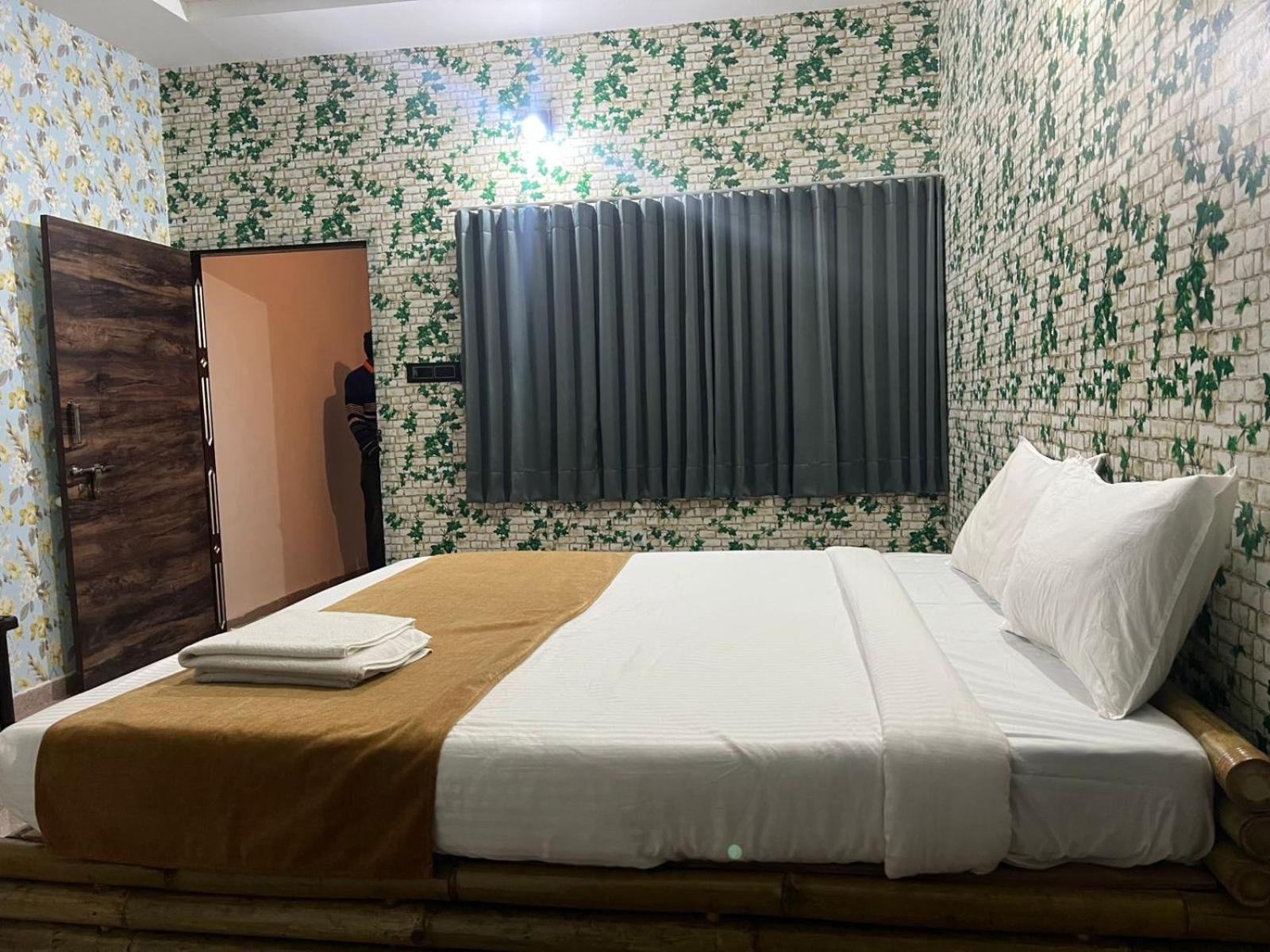 Modhera Sunrise Resort - Tents Bhungas Jungle Restaurants & Candlelight Dining Kalri 외부 사진